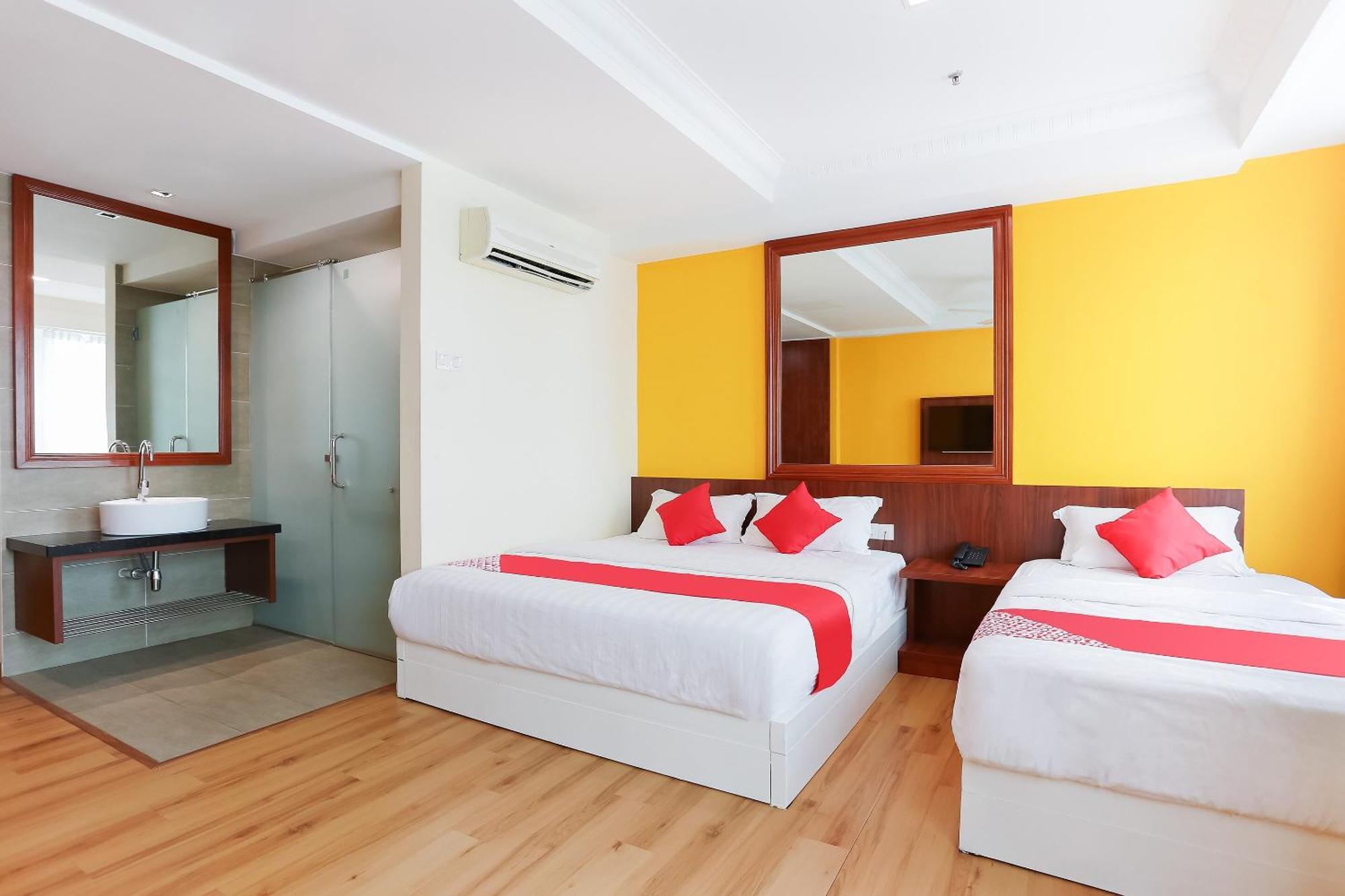 Collection O Hotel Super Cowboy Малакка Экстерьер фото
